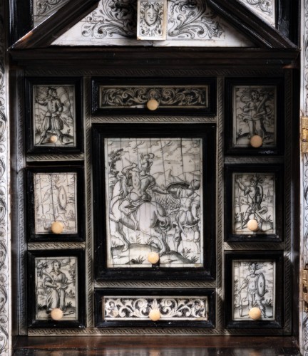 Antiquités - A circa 1600 Napolitan ebony and ivory inlaid cabinet