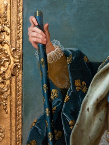 Portrait de Louis XV avec son cadre aux armes de France - Atelier de J.B. Van Loo - Galerie Nicolas Lenté