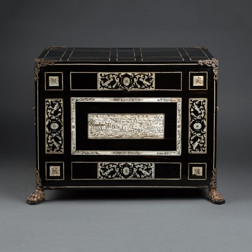 A 17th c. Italian (Milano) ebony and ivory inlaid cabinet - 