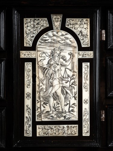 17th century - A 17th c. Italian (Milano) ebony and ivory inlaid cabinet
