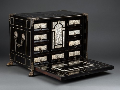 A 17th c. Italian (Milano) ebony and ivory inlaid cabinet - Renaissance