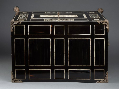 Antiquités - A 17th c. Italian (Milano) ebony and ivory inlaid cabinet