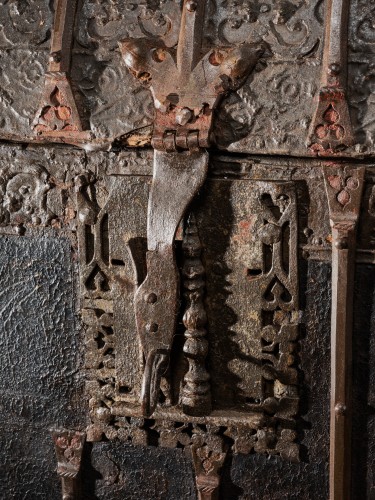 11th to 15th century - A large 15th c. French Gothic leather and iron bound travelling chest