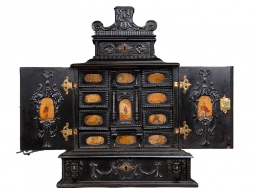 Cabinet en bois noirci orné de peintures sur Paésine, Augsbourg XVIIe siècle