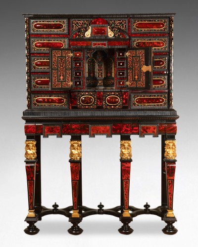 Cabinet d’apparat en écaille de tortue et laque incrustée, Anvers, XVIIe siècle - Mobilier Style Louis XIV