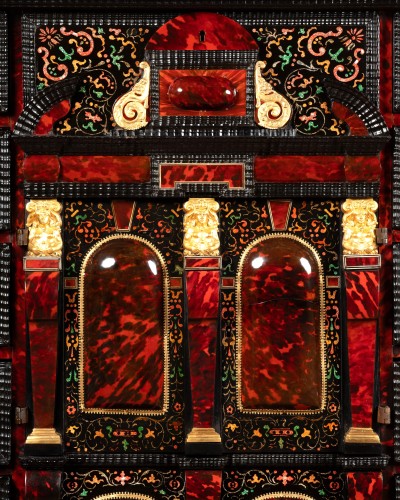XVIIe siècle - Cabinet d’apparat en écaille de tortue et laque incrustée, Anvers, XVIIe siècle