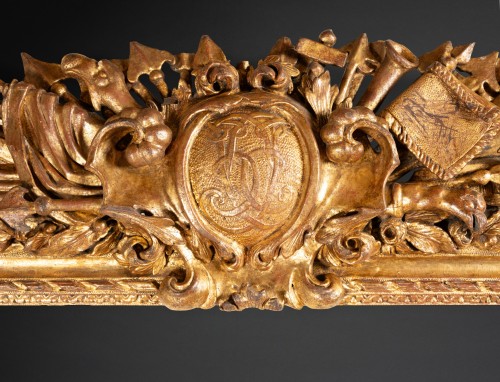 Important Louis XIII giltwood military trophy frame - 
