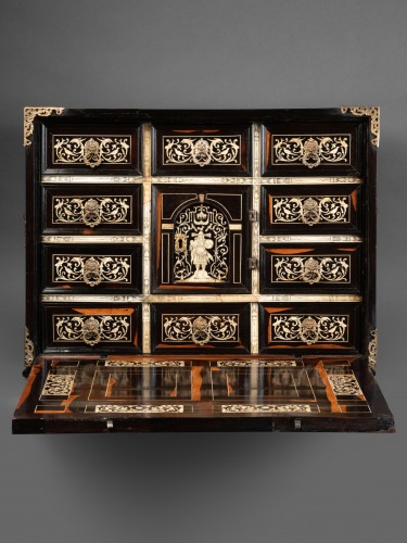 A 17th c. Italian (Lombardy) ebony and ivory inlaid cabinet - Furniture Style Renaissance