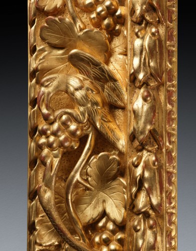French 17th c. carved and giltwood frame with grapevine motif - 