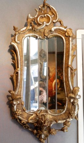 Miroirs, Trumeaux  - Paire de miroirs girandoles en bois sculpté doré et argenté, Italie, XVIIIe