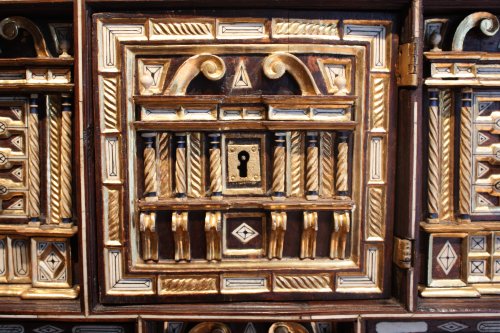 A late 16th early 17th Spanish Cabinet Vargueno with its chest of drawers - 