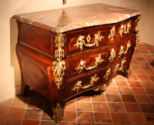 A Louis XV 18th c. commode tombeau stamped M. Criaerd - 