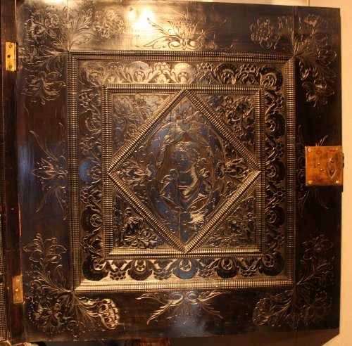 Antiquités - A 17th century carved ebony and ebonized wood cabinet, Paris