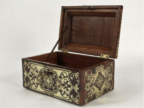 A Louis XIV 17th  c. brass and tortoiseshell veneered casket - 