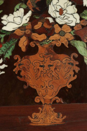 Objet de décoration  - Panneau en marqueterie de fleurs sur fond d'écaille attribué à Pierre Gole XVIIe