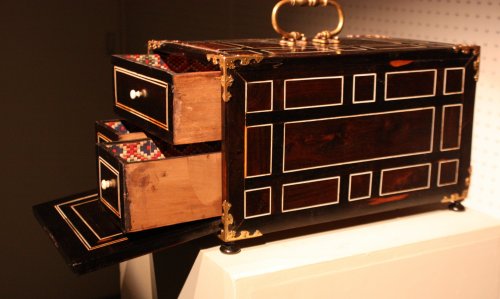 Cabinet de voyage en placage d'ébène et filets d'ivoire, Italie, XVIIe - 