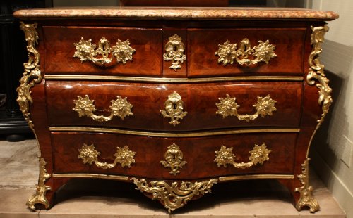 Mobilier Commode - Commode tombeau d'époque Louis XV