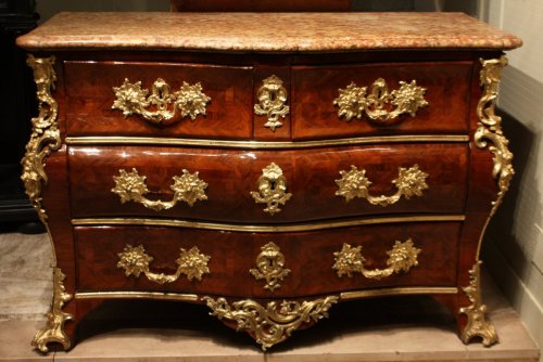 Commode tombeau d'époque Louis XV - Louis XV