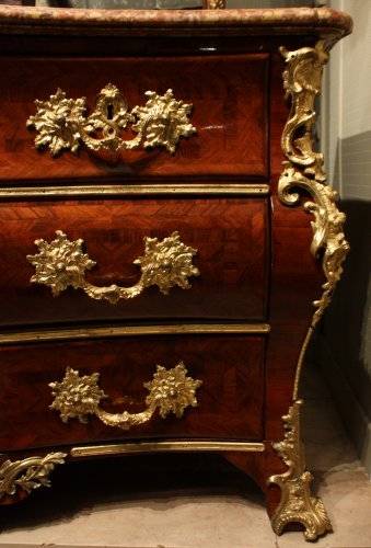 Louis XV - Commode tombeau d'époque Louis XV