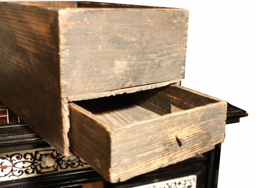 Antiquités - 17th Century Italian Ivory And Ebony Inlaid Cabinet