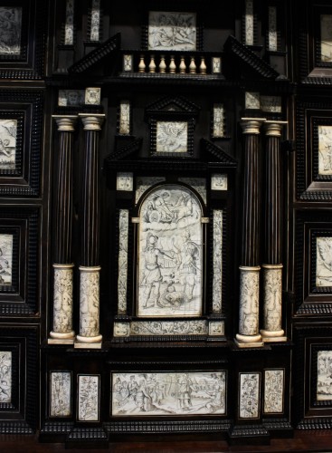 Early 17th c. Neapolitan ebony and engraved ivory cabinet - 