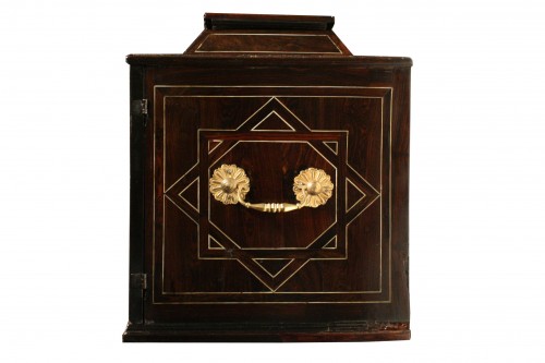 Early 17th Century Augsbourg Rosewood And Ivory Inlaid Cabinet - Furniture Style 