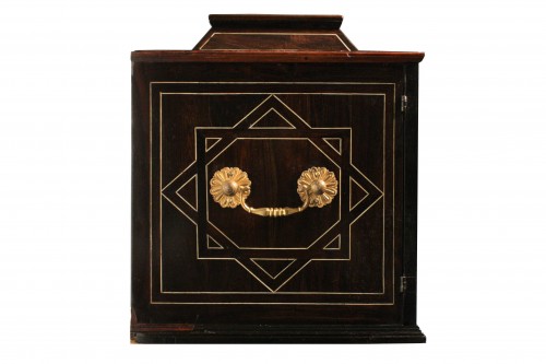 Early 17th Century Augsbourg Rosewood And Ivory Inlaid Cabinet - 