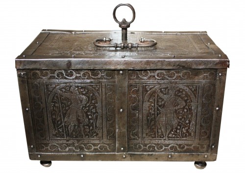 16th C. Nuremberg Etched Iron Casket - Curiosities Style Renaissance