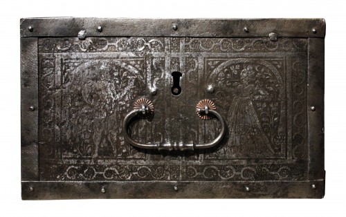 Antiquités - 16th C. Nuremberg Etched Iron Casket