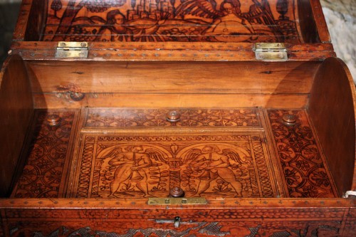 Antiquités - 16th C. Venetian Cedar Engraved Casket With Secrets
