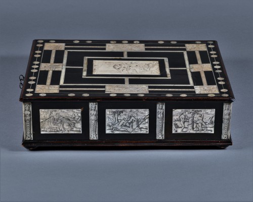 A 17th c. Neapolitan ebony and ivory writing slop - Furniture Style Louis XIII