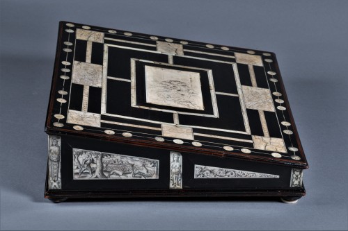 Antiquités - A 17th c. Neapolitan ebony and ivory writing slop