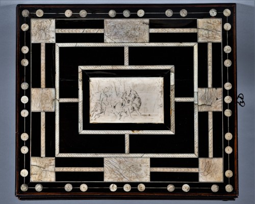 Antiquités - Écritoire en ébène et ivoire gravé, Naples XVIIe siècle