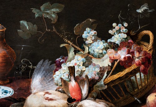 Antiquités - Nature morte aux oiseaux et raisin, atelier de Frans Snyders (Anvers, 1579-1657)
