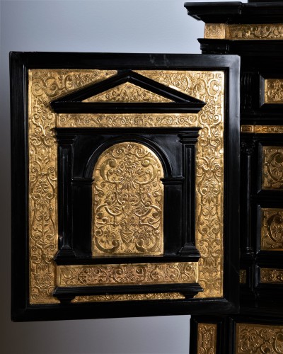 17th century - A late 16th early 17th c. Augsburg important ebony and brass cabinet