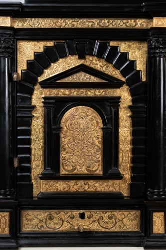 Antiquités - A late 16th early 17th c. Augsburg important ebony and brass cabinet