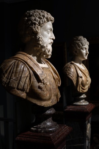 Sculpture  - A Roman 17th c.  pair of marble and alabaster busts