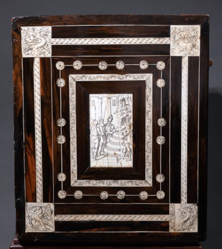 Cabinet en ébène et ivoire gravé, Naples vers 1600 - Mobilier Style Renaissance