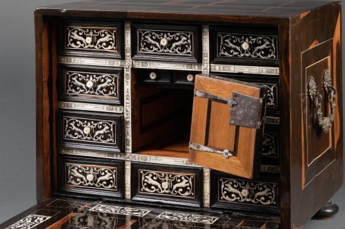 17th century - A 17th c. Italian (Lombardy) ebony and ivory inlaid cabinet