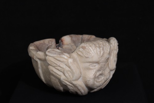<= 16th century - Small Marble Stoup, Tuscany, 16th Century
