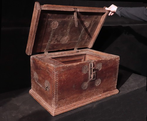 Gothic Cassone Chest, Veneto 15th Century - Middle age