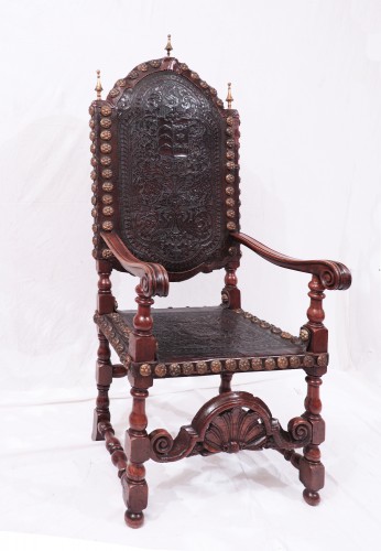 Pair Of Leather Armchairs, 17th Century Portugal - Seating Style 