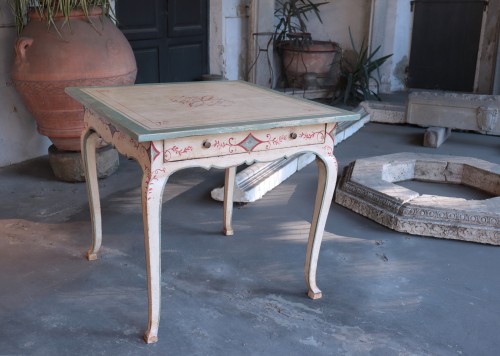 Table laquée avec décorations, Toscane 18e siècle - Mobilier Style Louis XV