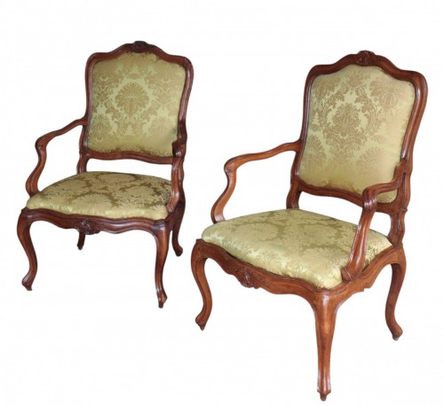 Pair Of Walnut Armchairs, Veneto, 18th Century