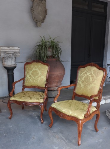Pair Of Walnut Armchairs, Veneto, 18th Century - Seating Style Louis XV