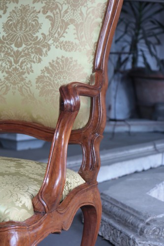 18th century - Pair Of Walnut Armchairs, Veneto, 18th Century