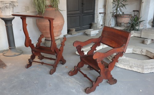 Pair Of Walnut Kneeler Seats, Tuscany 17th Century - Seating Style Louis XIII