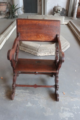 Pair Of Walnut Kneeler Seats, Tuscany 17th Century - Louis XIII