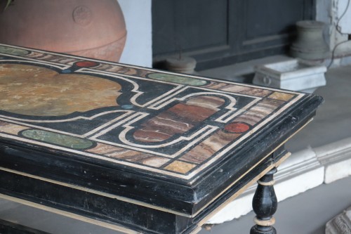 XVIIIe siècle - Table console laquée avec marbres, Toscane 18e siècle