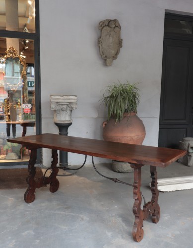 Table « Fratino » à pieds en forme de lyre, Espagne 17e siècle - Mobilier Style Louis XIII